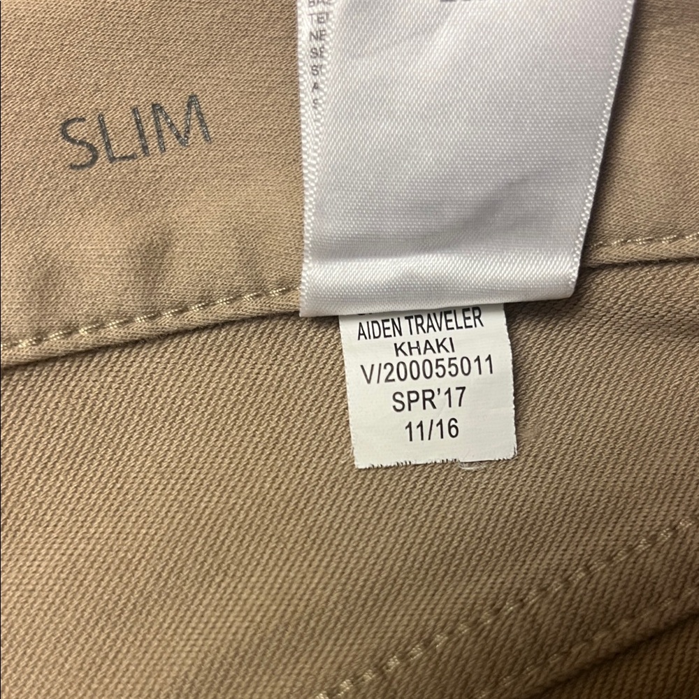 Banana Republic The Traveler Slim Fit Tan Pants, size 32x32 - Picture 13 of 13